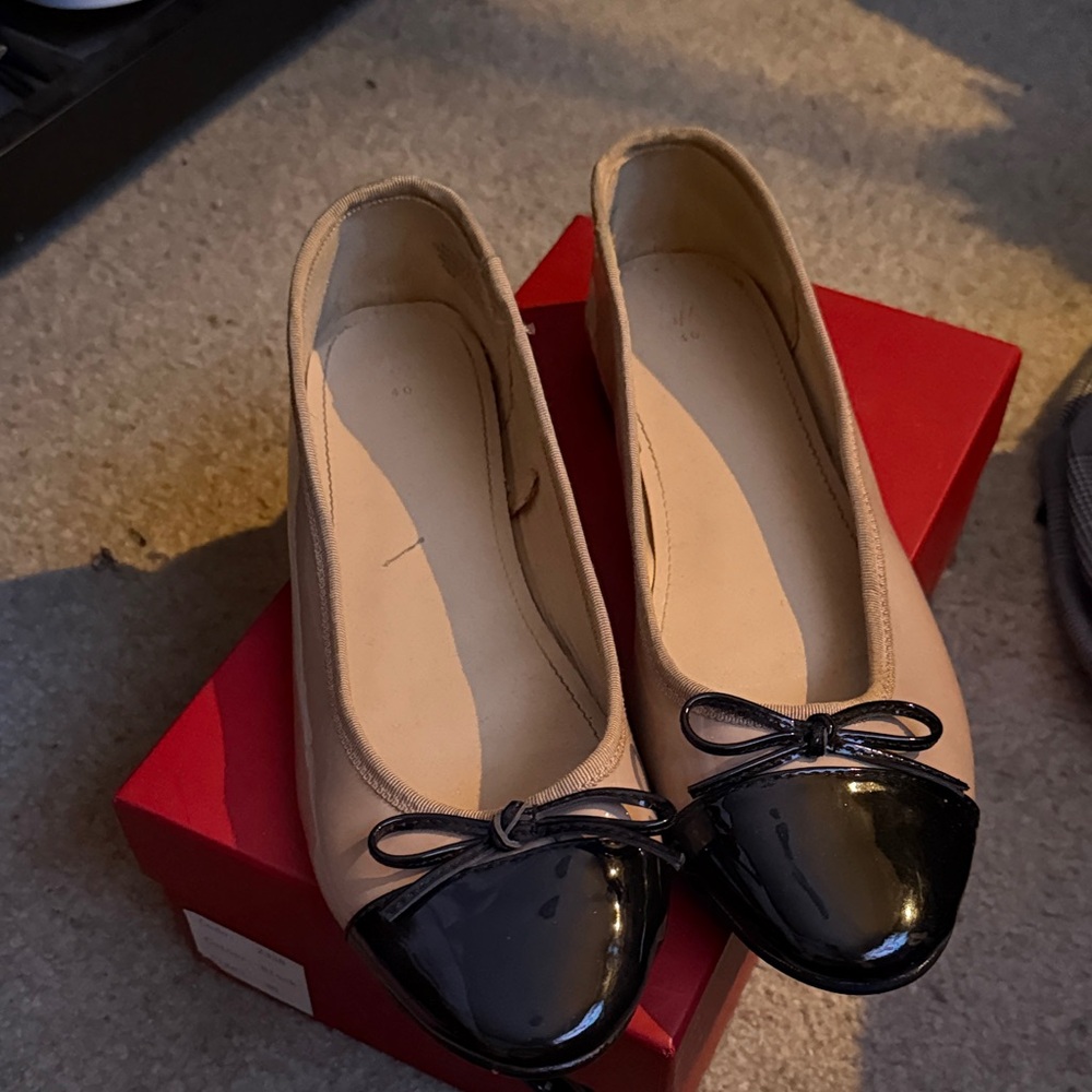 H&M Black and Tan Flats with Bow Detail